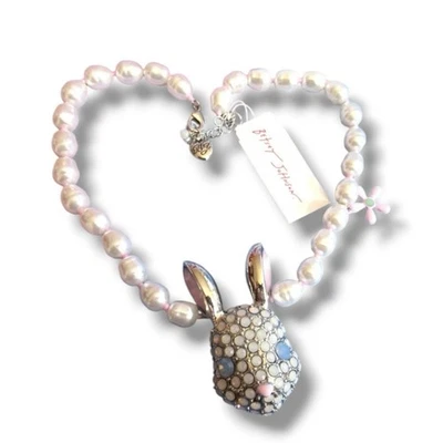 BETSEY JOHNSON  AUTHENTIC SHORT BUNNY PEARL PENDANT NECKLACE NWT - Image 1 of 4