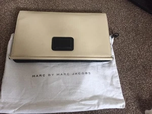 BNWT MARC BY MARC JACOBS OFF WHITE AND BLACK CLUTCH - Picture 1 of 6