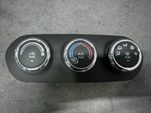 2015-2017 Jeep Renegade A/C Heater Controls 838744Z OE - Foto 1 di 2