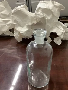T.C.W. Co Vintage graduated solution Science Lab 1000ML bottle with Stopper - Picture 1 of 10