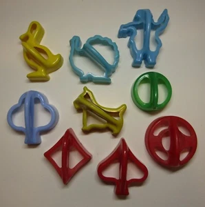 Juego de 9 cortadores de galletas de plástico vintage *Hutzler* - patente pendiente - pato Santa - Imagen 1 de 20