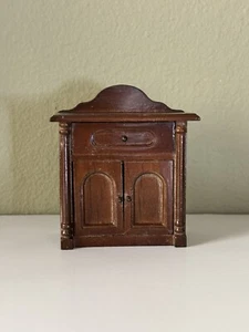 Vintage Traumhafte Merchandise Puppenhaus Miniatur Beistelltisch Schrank Maßstab 1/12 - Bild 1 von 3