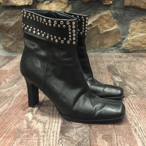 Women's Newport News Black Leather Ankle Boots Booties Rivets Heeled Size 9B - Picture 1 of 7