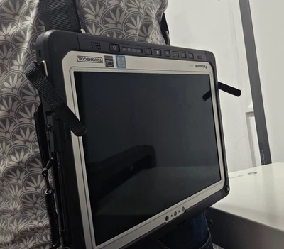 RUGGED PANASONIC TOUGHPAD CF33 MK1 12" QHD 16GB 256GB GPS HAND & SHOULDER STRAP - Image 1 of 4