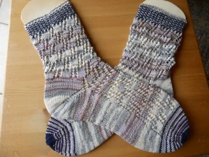 Strümpfe Socken Handarbeit Größe 40 - 42 Baumwolle Lochmuster Ajour blau - grau - Bild 1 von 4