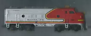 VINTAGE SANTA FE 8689 RED & SILVER LIFE-LIKE POWERED LOCOMOTIVE TRAIN, HO SCALE - Picture 1 of 3