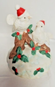 Vintage CERAMIC MUSIC BOX CHRISTMAS BIRDS WHITE DOVES SNOW, PLAYS DECK THE HALLS - Picture 1 of 5