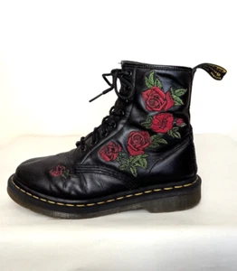 DR. MARTENS VONDA BOOTS GR. 38 ROSEN SCHWARZ STIEFEL 8-LOCH DOC SCHUHE J2507 - Bild 1 von 6
