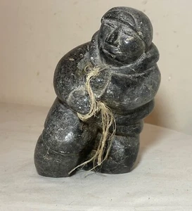 antique hand carved soapstone Canadian figural fisherman Eskimo sculpture Inuit - Picture 1 of 12