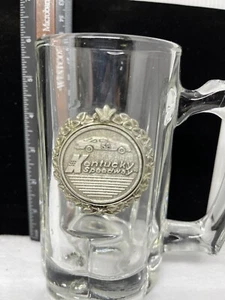 Taza de cerveza de vidrio vintage Kentucky Speedway logotipo de peltre Stein coleccionable estatal - Imagen 1 de 11