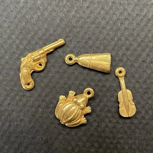 4 Vintage Charms Gold Tone Brass Frog Fiddle Broom Pistol Estate Find - Picture 1 of 2