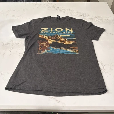 Camisa Para Hombre Parque Nacional Zion Talla Grande Gris Manga Corta Gráfico Suave Claro Foto 1 de 4