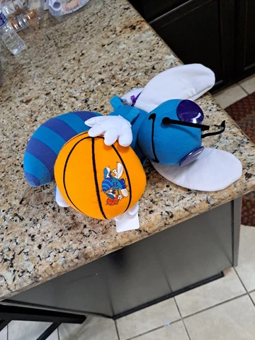 Charlotte Hornets Hugo Large Bee w/ Basketball NBA RARE Cover