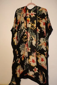 Hibiscus Tropical Floral Kimono Black – One Size – Floaty & Beachy Vibes - Picture 1 of 9