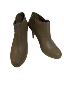 Madden Girl Ginger Sz 8.5 Woman’s Short Heal Boots  With side zippers Booties - Picture 1 of 5
