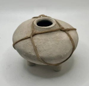 Cerámica de arcilla vintage hecha a mano Tarahumara indio Chihuahua México envoltura de cuero crudo - Imagen 1 de 6