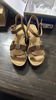 Cuñas de montaña blancas. Estilo simple marrón multicolor talla 8,5.  Foto 1 de 4