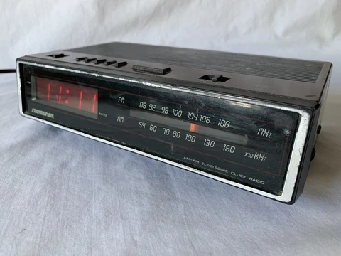 Soundesign Model 3619 AM/FM Digital Clock Radio Hong Kong Tested Vintage Cover