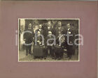 1930 ca AREA LOMBARDA Famiglia nella corte di una casa di ringhiera *Foto 27x21