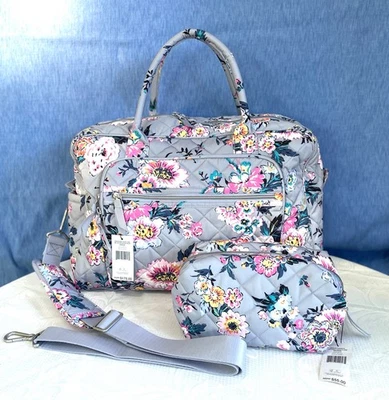 BOLSA DE VIAJE DE FIN DE SEMANA VERA BRADLEY + SET COSMÉTICO MEDIANO ~ Sarga de rendimiento NUEVA CON ETIQUETAS Foto 1 de 4