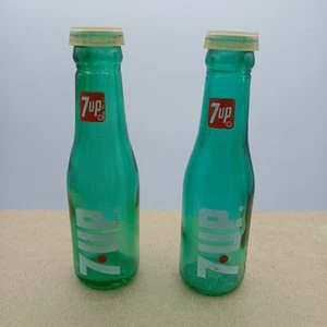 Salero y pimentero vintage de vidrio 7up - Imagen 1 de 4
