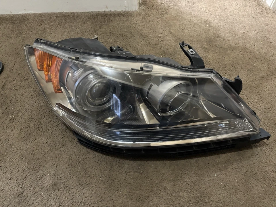 2005-2008 Acura RL Right Passenger Rh Side HID Headlight OEM - 33101-SJA-A01 - Image 1 of 4