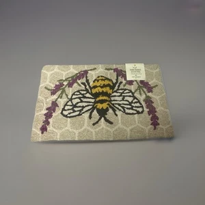 Hand Hooked Accent Rug Memory Foam Under Foot 22 x 38 New - Picture 1 of 3