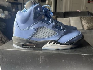 Size 9 - Jordan 5 Retro SE Mid UNC - Picture 1 of 5