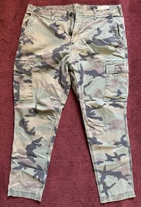 Gap Men Camouflaged Cargo Slim Taper Pants Size 38/30 - Picture 1 of 7