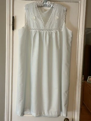 Vintage 1960s Barbizon Blue Poly CottonNightgown, Lace Trim & Embroidery Size L - Imagem 1 de 4