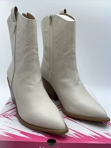 Hey Girl by Corkys Rowdy Short Western Boots Winter White Size 11 Womens - Picture 1 of 9