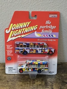2001 Johnny Lightning THE PARTRIDGE FAMILY BUS Die-Cast Metal 1:64 Scale D60 - Picture 1 of 5
