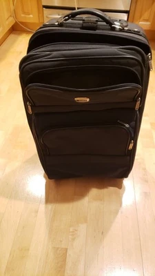 DELSEY Softside Expandable Luggage Bag w Wheels 23” x 14" x 9" - Image 1 of 4