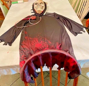 Halloween Bloody Skull Costume with Heart Blood Pump - Picture 1 of 12