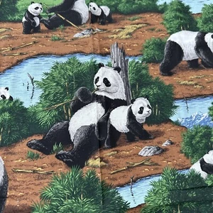 "Panel de tela VIP Cranston Panda con escena de río de oso cachorro 36"" X 72""" - Imagen 1 de 5