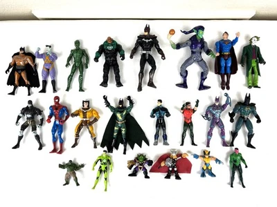 Lote de 22 bonecos de ação Marvel DC em quadrinhos Batman Homem-Aranha Lanterna Verde e mais  - Imagem 1 de 4