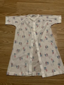 VTG Curity Baby Knits Layette Infant Gown Snaps Size 0-3 Months Playful Kittens - Picture 1 of 9