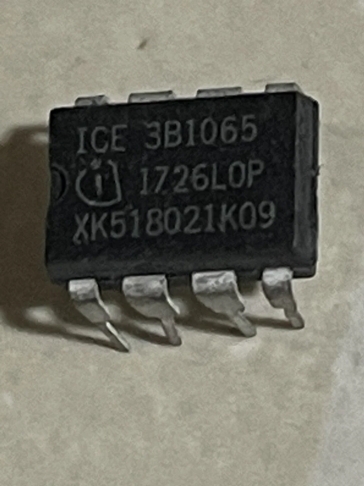 POWER INTEGRATIONS 1pz CIRCUITO INTEGRATO ICE3B1065 ICE 3B1065 ICE-3B1065 original