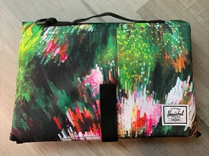 Herschel Supply Co sprout change mat Pixel Floral - Picture 1 of 7