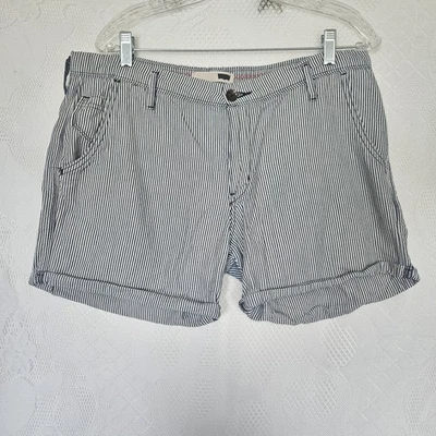 Pantalones cortos de mezclilla clásicos a rayas ferroviarias inspirados vintage Levis Waist 31 para mujer  Foto 1 de 4