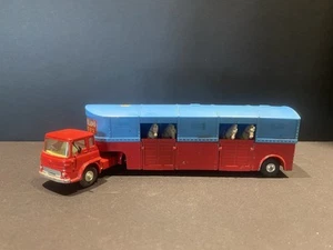 Corgi Toy, BEDFORD, CHIPPERFIELD'S CIRCUS HORSE BOX (6 Original Horses) - Picture 1 of 10