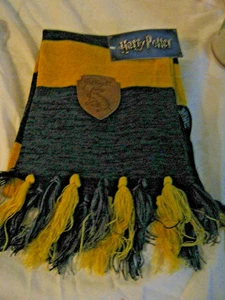 Hufflepuff - Harry Potter House Winter Knit Scarf Badger Patch Striped - Picture 1 of 7