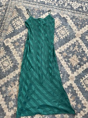 Vestido slip vintage Victoria’s Secret cetim azul-petróleo – Tamanho P (poliéster) - Imagem 1 de 4