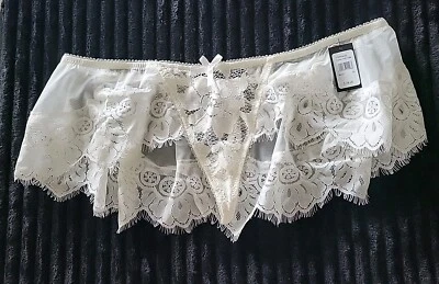 NEW 🔥 Fredericks of Hollywood White Lace Eyelash Thong Underwear G-String XL - Image 1 of 4
