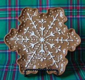 Gingerbread Lace Snowflake Plates Set of 2 NEW 8.5" T pottery ceramic cookie - Picture 1 of 3