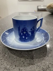 Royal Copenhagen Admiring The Christmas Tree Cup & Saucer 1981 VGC - Picture 1 of 5