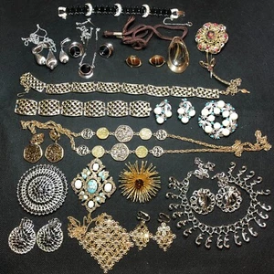 LOTTO CIONDOLO CIONDOLO BRACCIALE SPILLA SARAH COVENTRY COSTUME VINTAGE #53Z - Foto 1 di 15