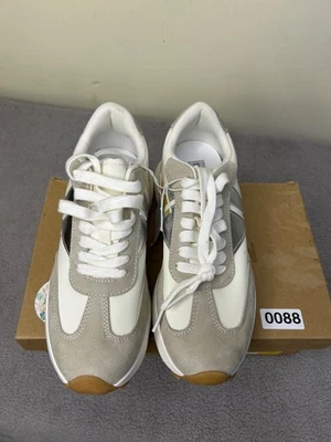 Steve Madden Escapade in white gray and silver retro jogger sneaker sz 8 women’s - Image 1 of 4