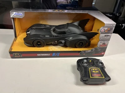 JADA HOLLYWOOD RIDES 1:16 BATMOBILE RC Car - Image 1 of 4