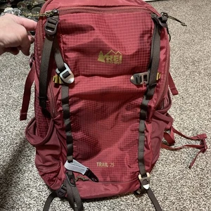 REI Co-op Trail 25 Rucksack Herren Einheitsgröße weinrot Wandern mit Regenschutz - Bild 1 von 13